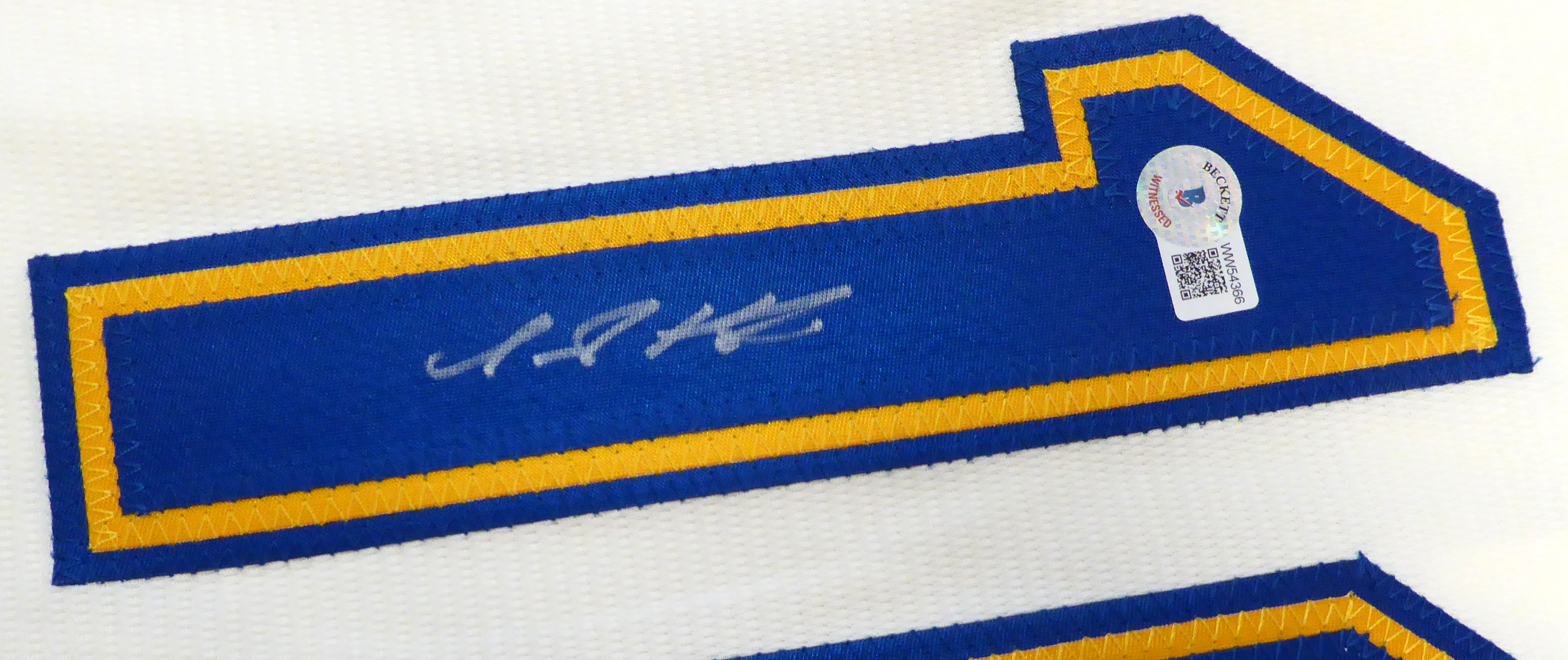 Seattle Mariners Jarred Kelenic Autographed Cream Nike Jersey Size XL  Beckett BAS QR #WW54366